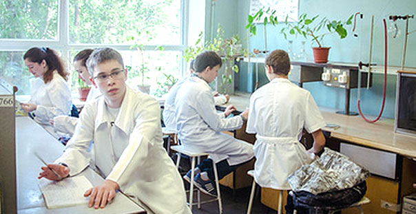 Школяри на практиці у iXTF